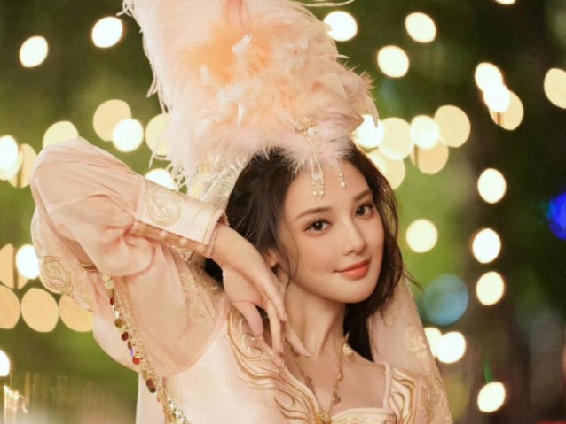 彭晓冉整容前后照片对比