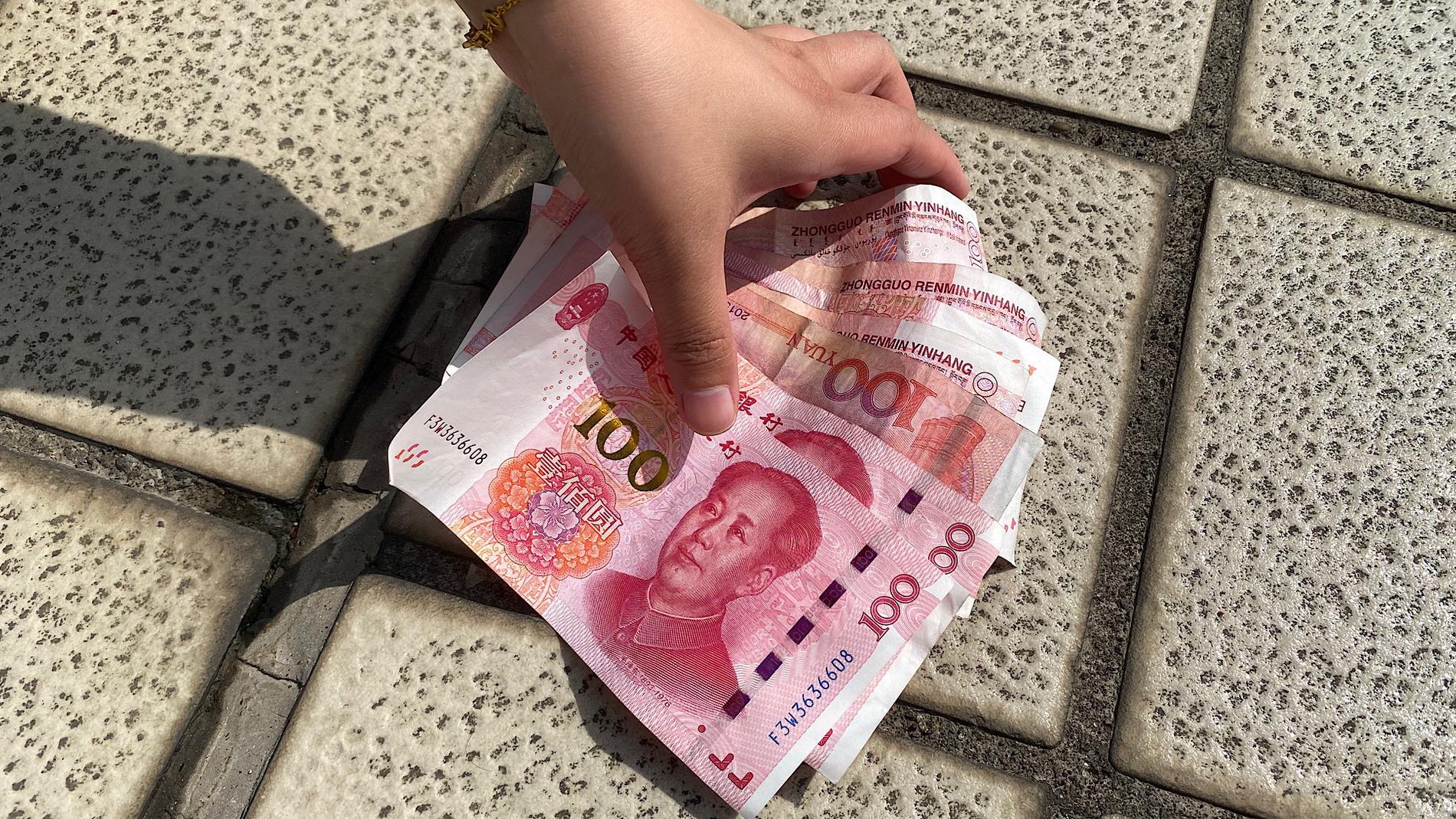 捡钱是好事还是坏事 小孩捡钱是好事还是坏事