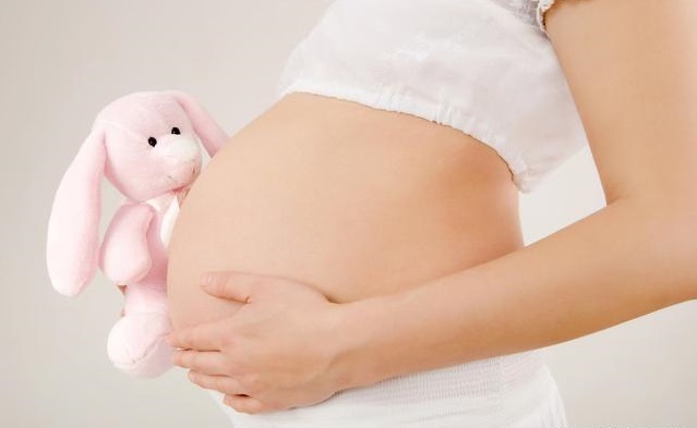 大奇闻：天生石女口吞精液后怀孕
