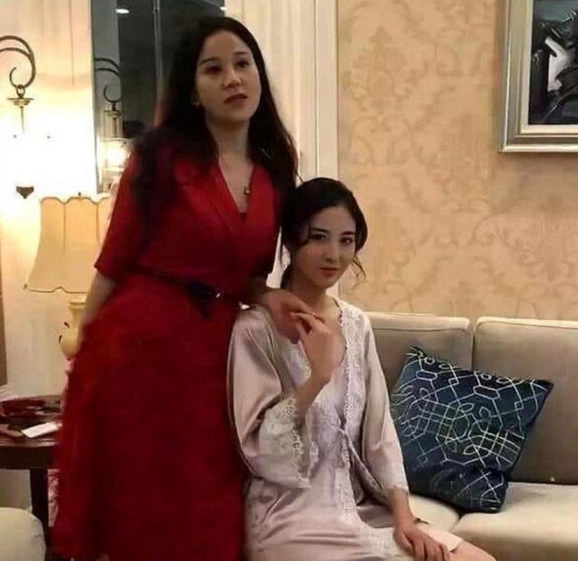宋丹丹出了什么事 宋丹丹拥抱李雪琴向其道歉